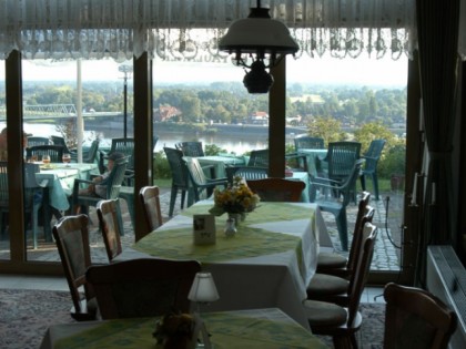 Фото: Elbterrasse im F&amp;uuml;rstengarten - Sch&amp;uuml;tzenhaus